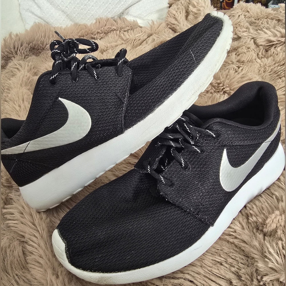 Nike Black and White Running Shoes - 8 Women's
